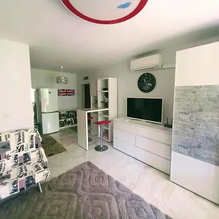 Apartment Pastel Studio *